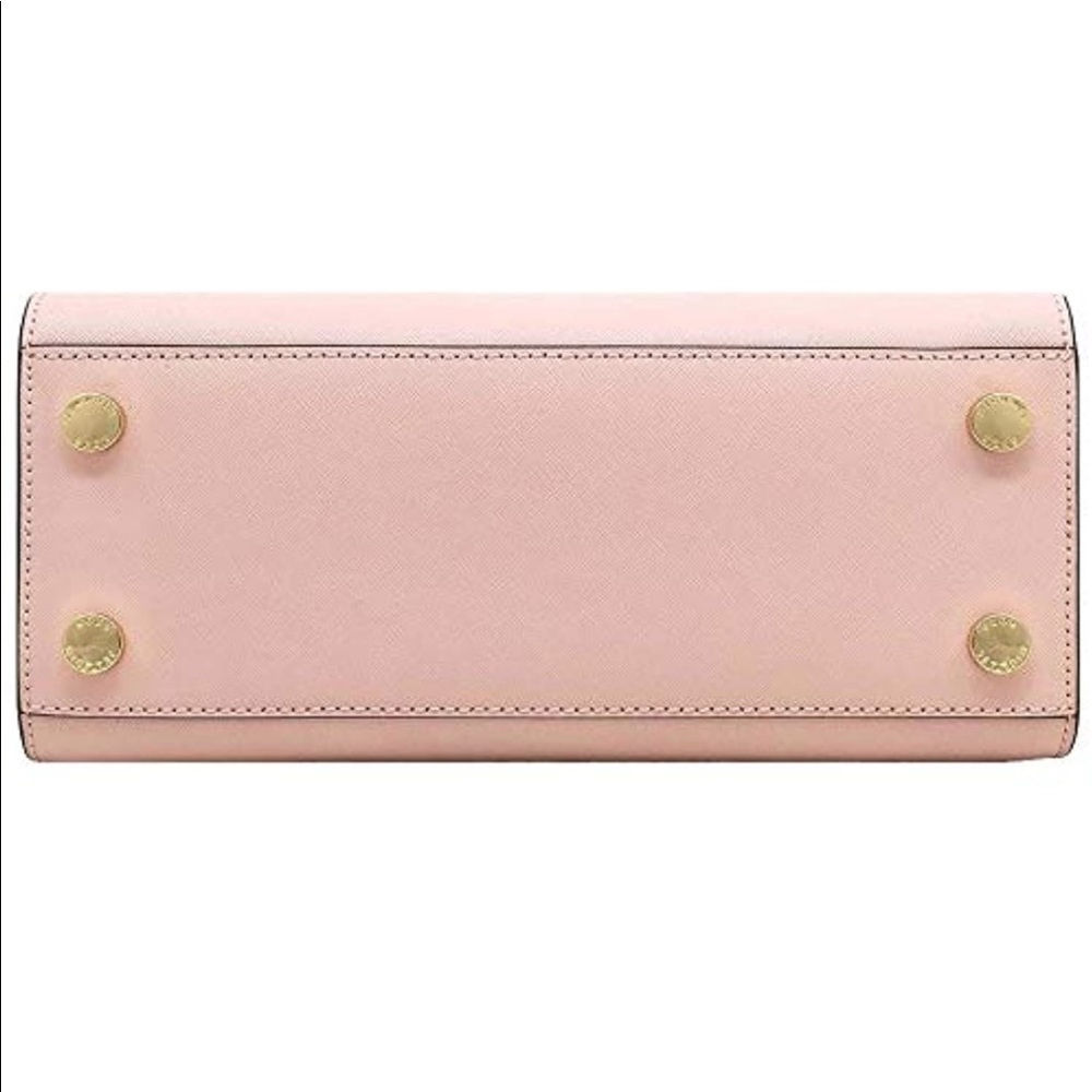 Michael Kors Powder Blush
14" L X 8.5"H X 5"W
5" Handle Drop
Adjustable Strap - Picture 2 of 4